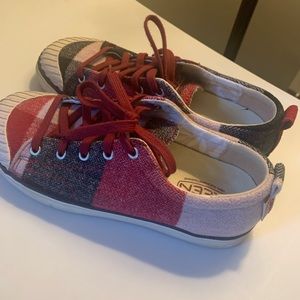 Red and gray plaid Keens